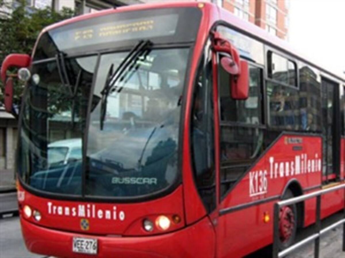 Rescatan a cinco personas que estaban atrapadas en ascensor de estación de Transmilenio