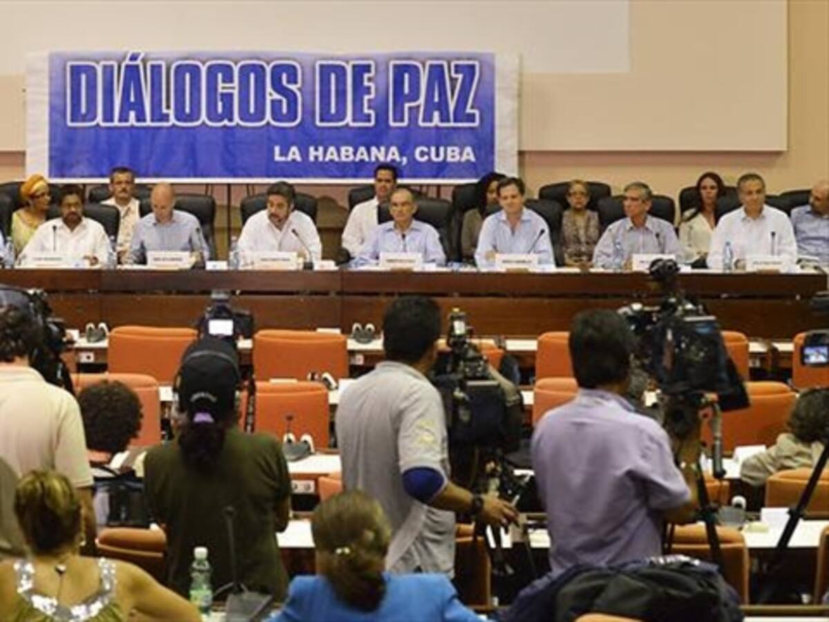 Piden al Gobierno replantear condiciones para dialogar con la guerrilla