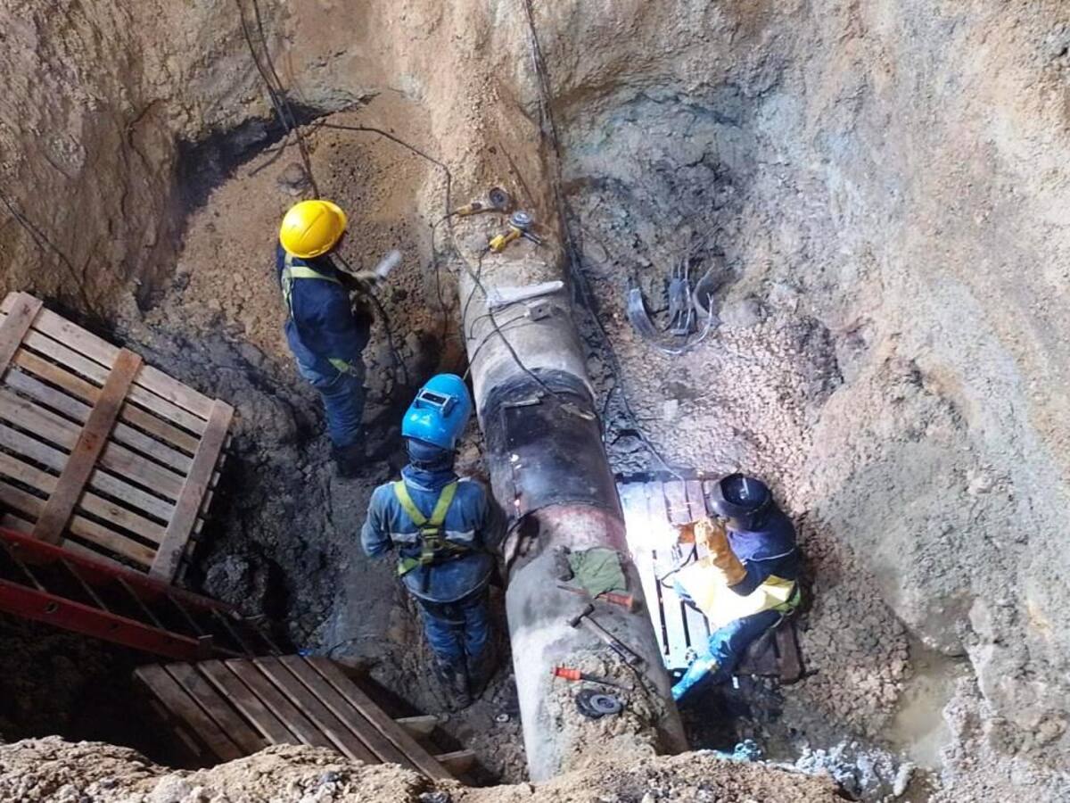 Restablecido el servicio de agua potable en sectores afectados por daño en la vía Mamonal