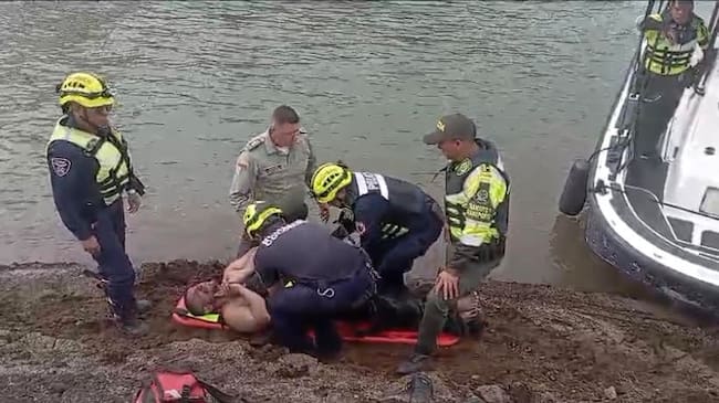 El hombre fue rescatado con vida y trasladado a un centro médico de Guatapé. Foto: cortesía.