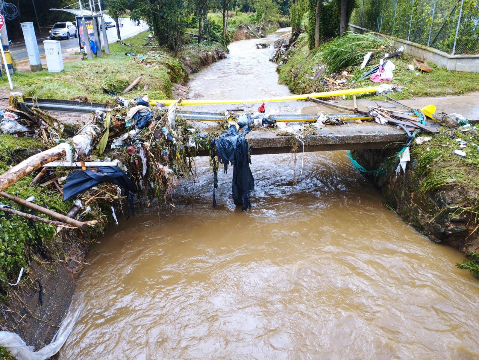Afectaciones por las lluvias en la vereda Las Palmas de Envigado. Cortesía: Informativo Digital.