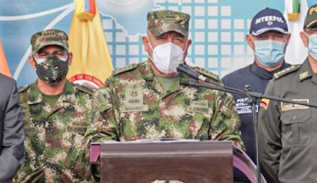 General Luis Fernando Navarro (centro).