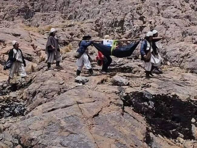 Miembros de comunidades indígenas participaron en el rescate de los parapentistas en la Sierra Nevada . Fundación Wirakoku