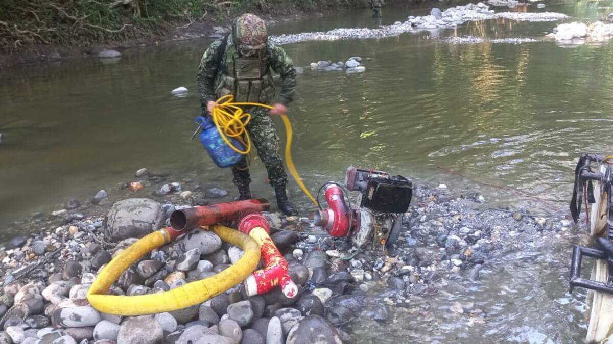Ejército Nacional realiza operativo relámpago en contra de la minería ilegal en Victoria, Caldas