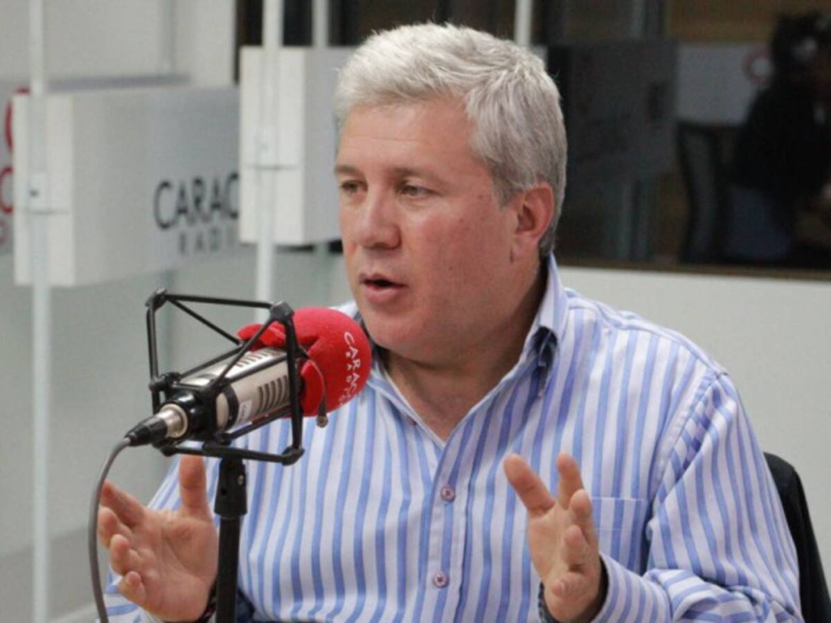 No se puede buscar la unidad con tira piedras en el Congreso: Londoño