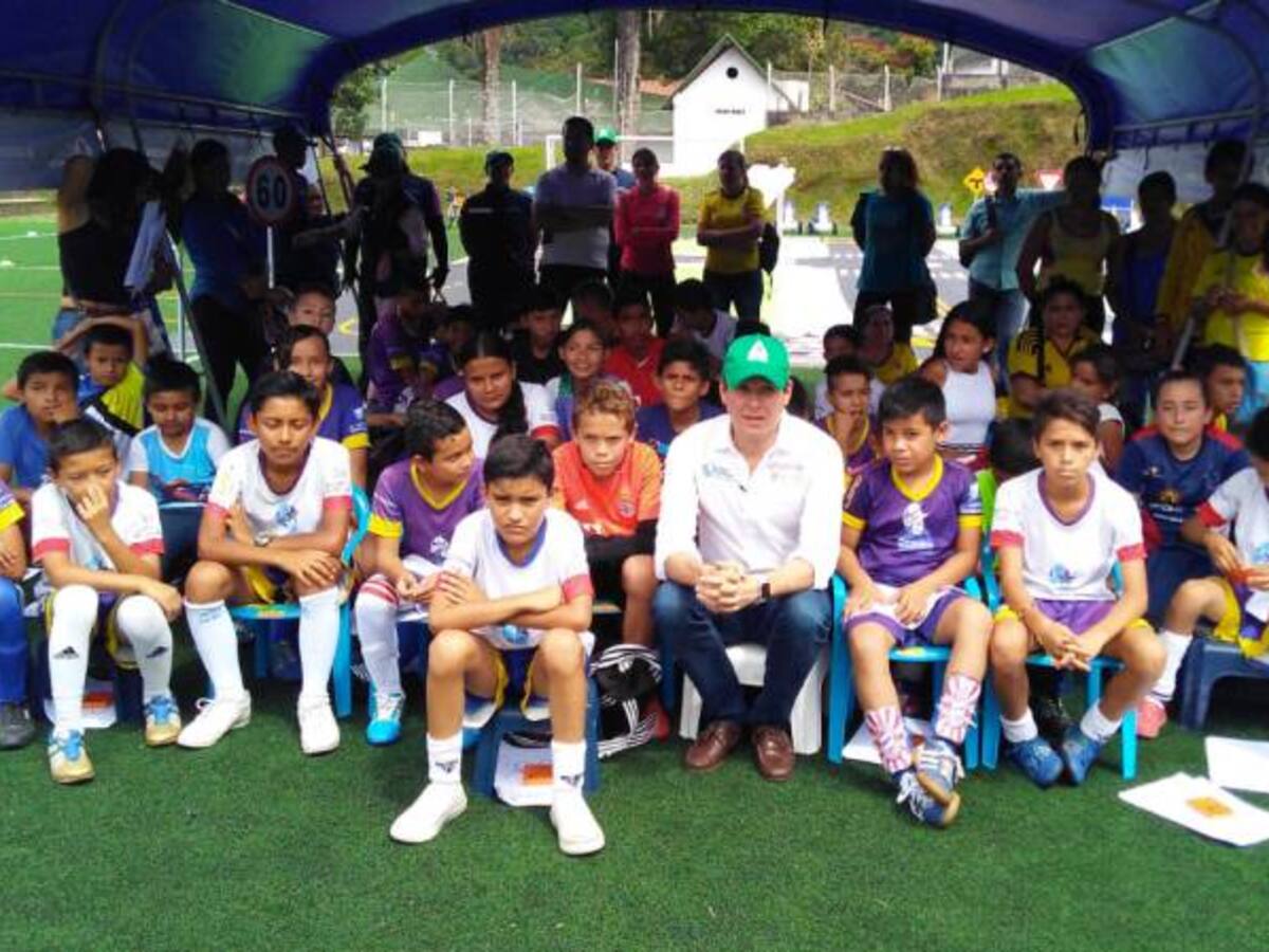 Niños de fundación James Rodríguez en Ibagué disfrutan parques interactivos