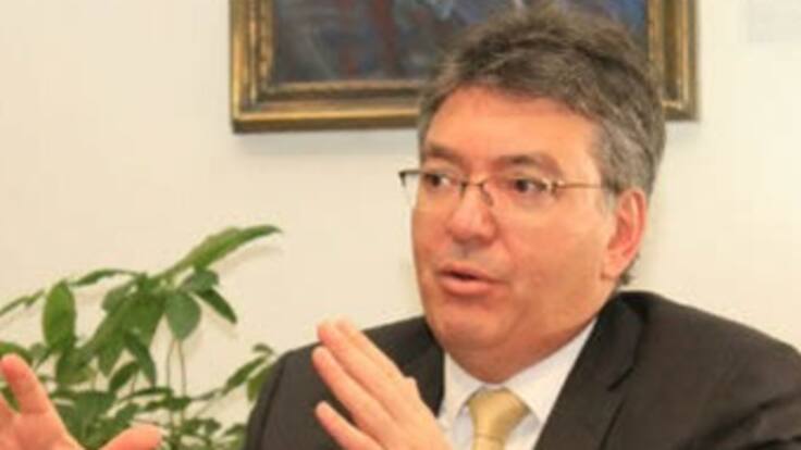 El presidente Santos tiene el derecho constitucional a ser reelegido: Minhacienda