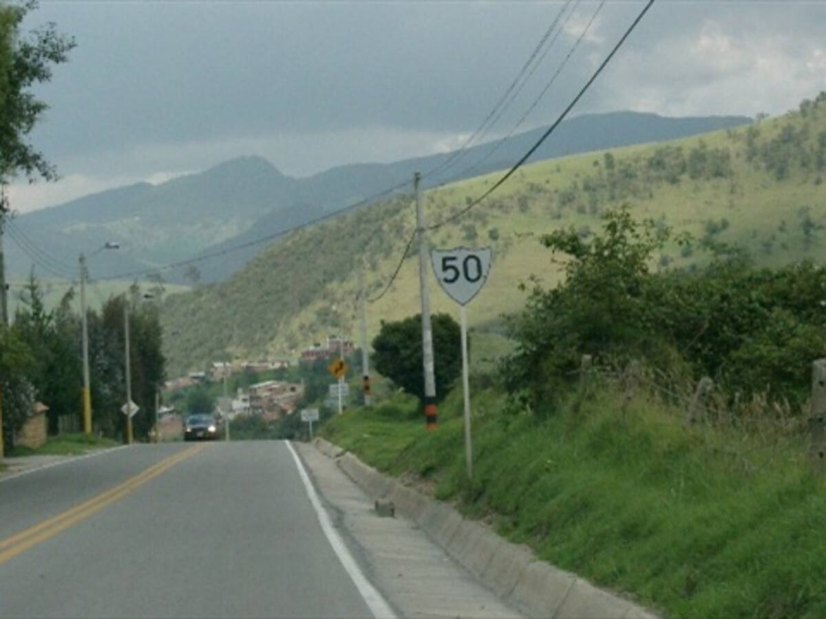 La Calera y Bogotá trabajan para mejorar movilidad en vía conectora