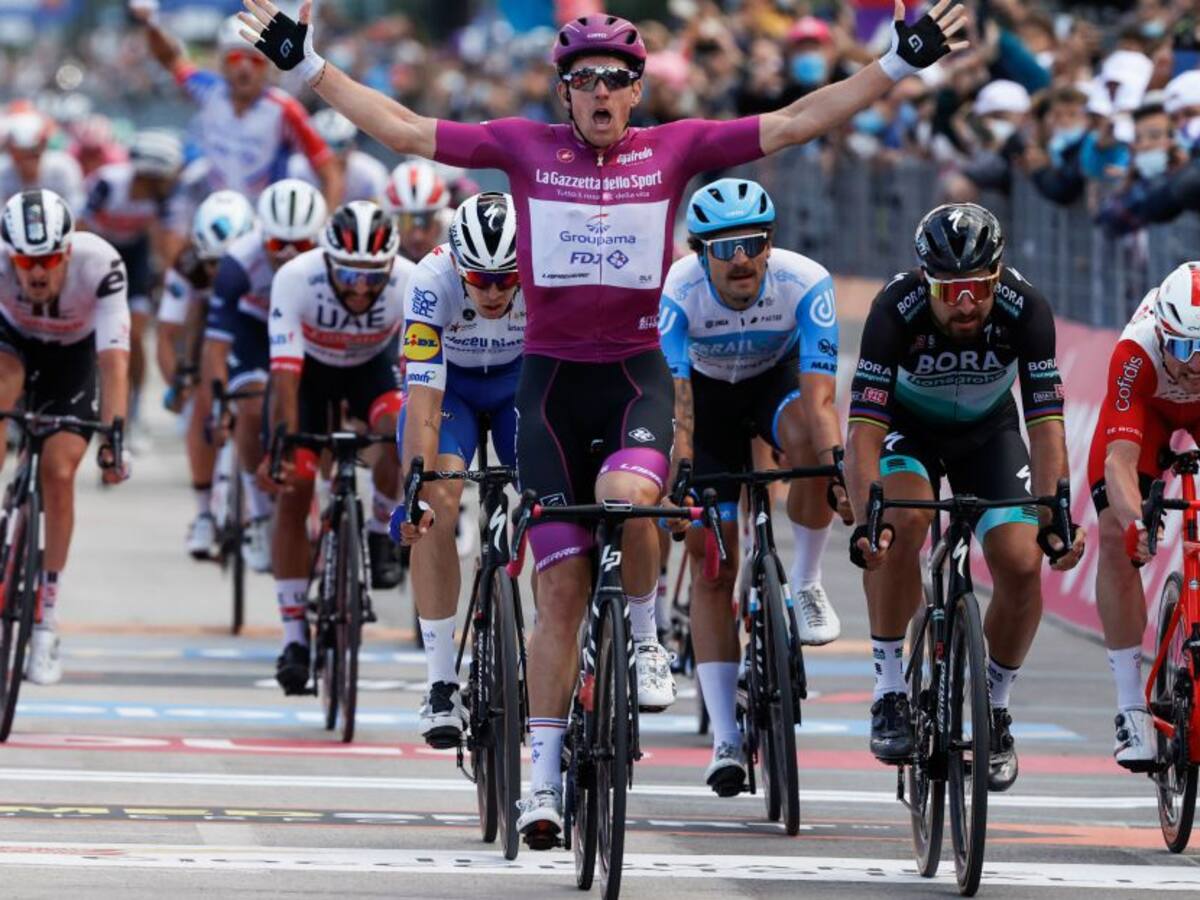 Arnaud Demare gana la Etapa 11 del Giro de Italia 2020