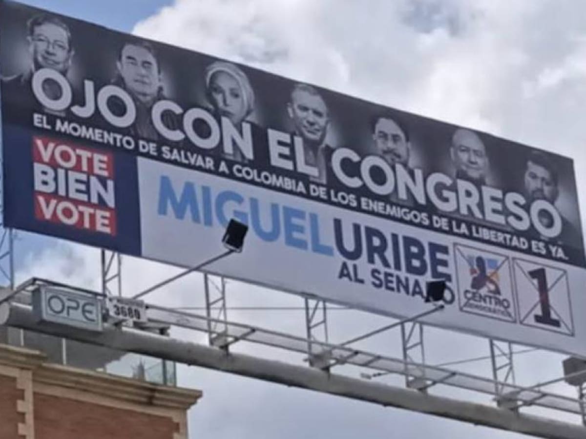 Polémica por valla publicitaria de Miguel Uribe