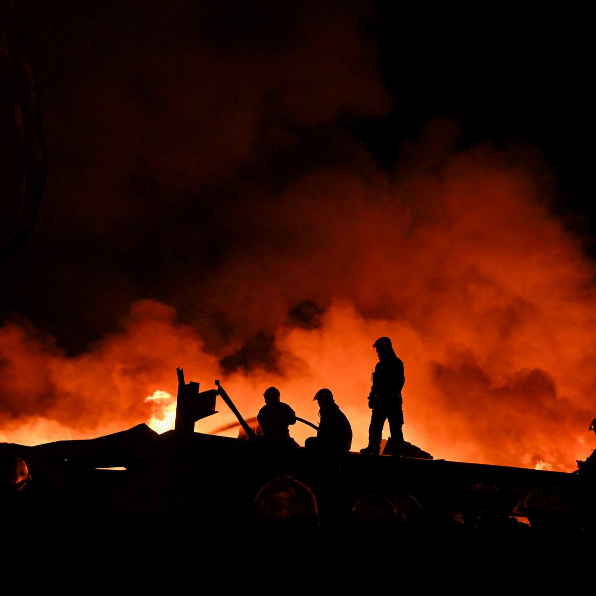 Argentina: continúan los operativos para acabar con el fuego tras explosión en Ezeiza