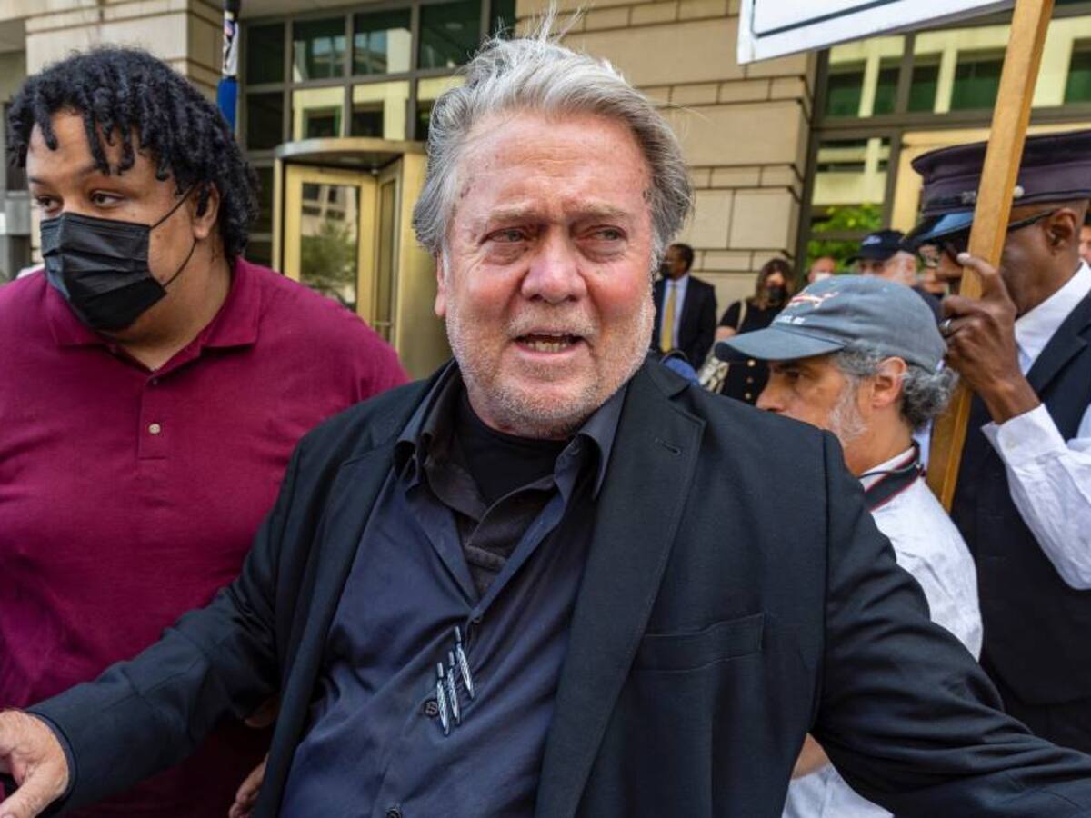 Exasesor de Trump es declarado culpable de desacato en juicio penal