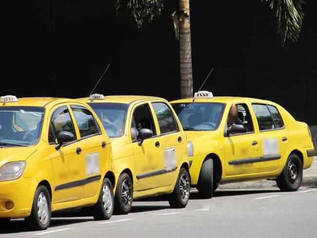 A 5.400 sube la tarifa mínima de taxi en Medellín