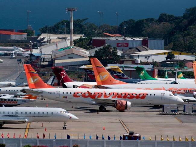 Aviones comerciales en el aeropuerto internacional de Maiquetía Simón Bolívar (Venezuela). Foto: Getty
