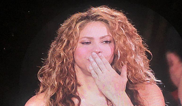 Shakira intentaba hablar y no podía. El cariño del público la conmovió.