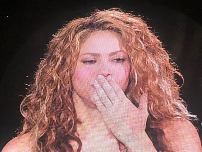 Shakira intentaba hablar y no podía. El cariño del público la conmovió.