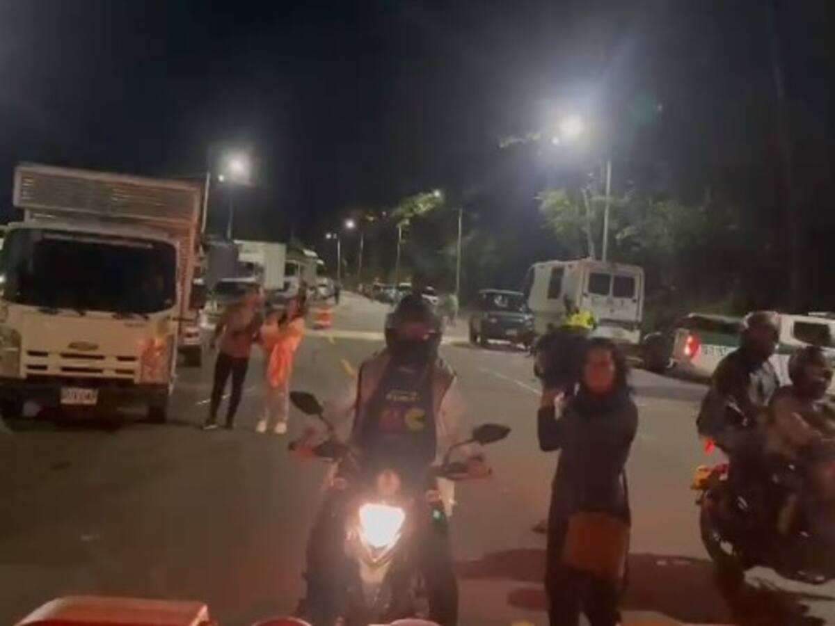 Hay paso intermitente en la Transversal del Sisga después de 30 horas de bloqueo