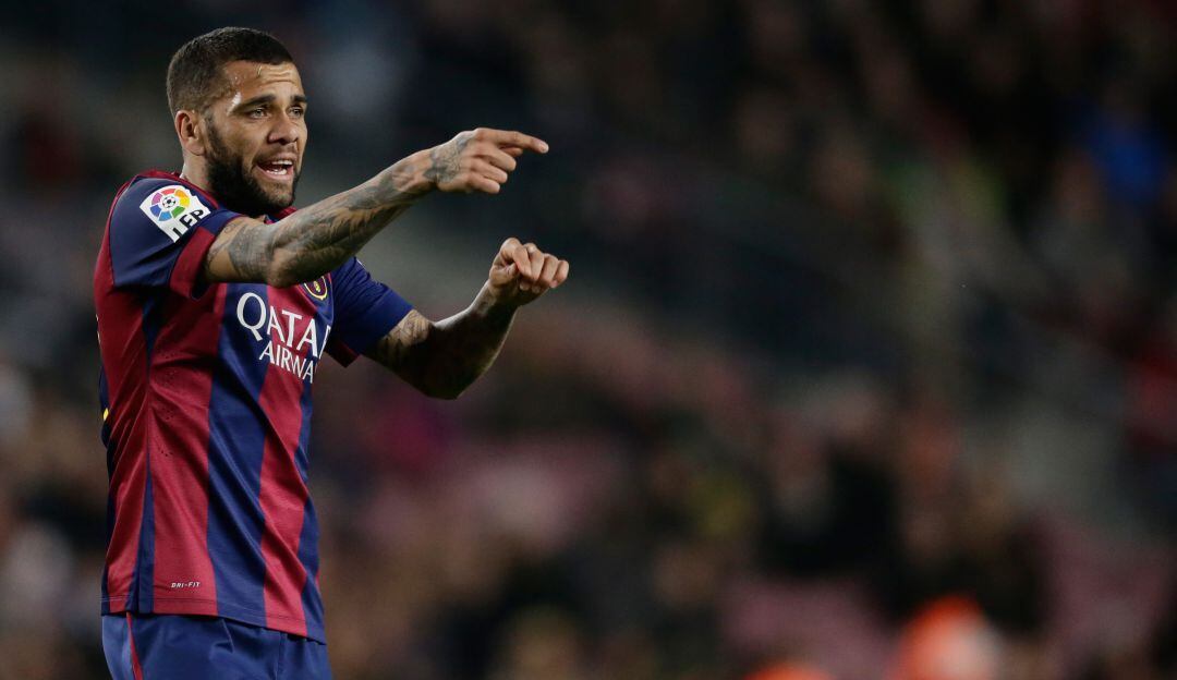 Dani Alves jugando para el Barcelona.