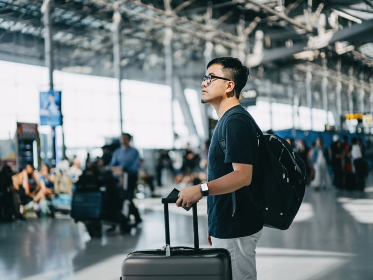Viajero en aeropuerto // Getty Images