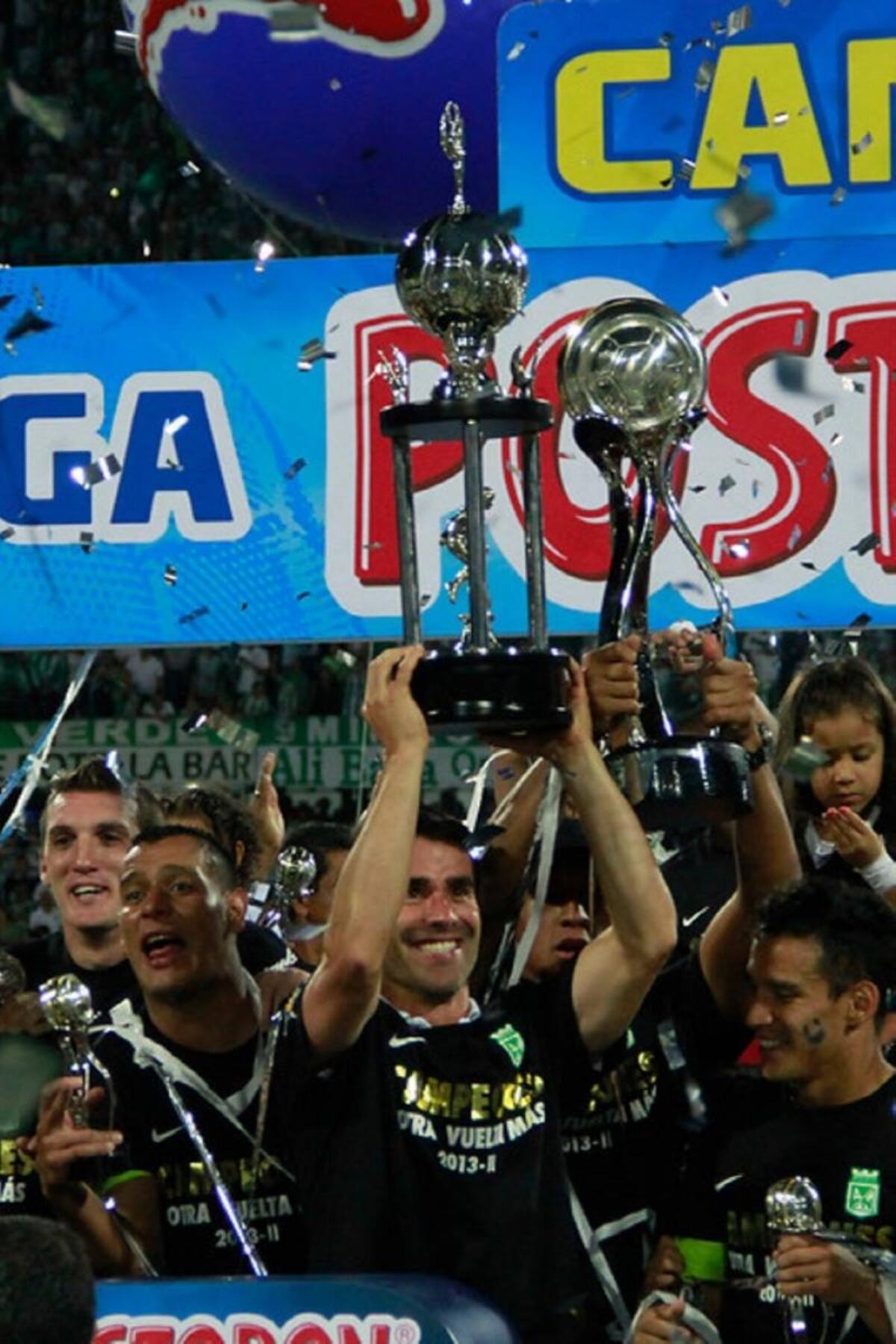 Atlético Nacional venció 2-0 a Cali y alcanzó su título 13 en Colombia. Bajo la era de Juan Carlos Osorio logró su segunda Liga y quinto título, sumando las dos Copas Postobon y Superliga.