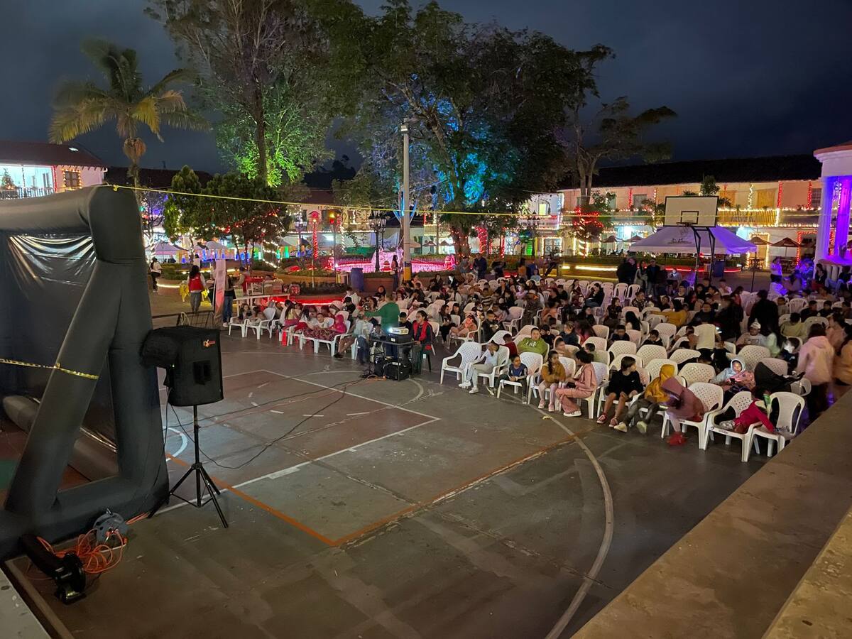 Más de 600 personas fueron a ‘Cine al parque bajo las estrellas’ en el nordeste antioqueño