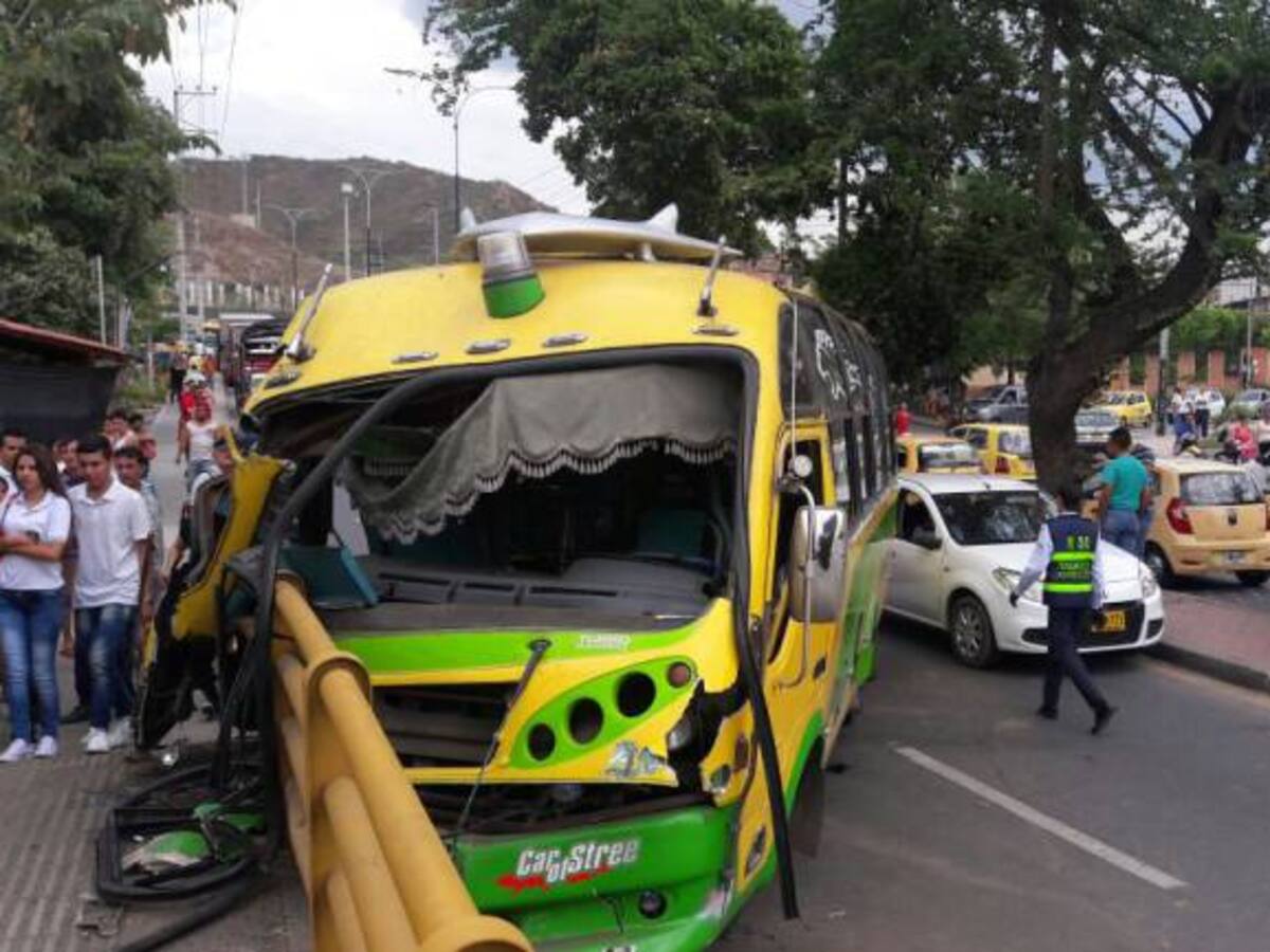 Cuatro lesionados tras accidente de bus de Unitransa en Girón