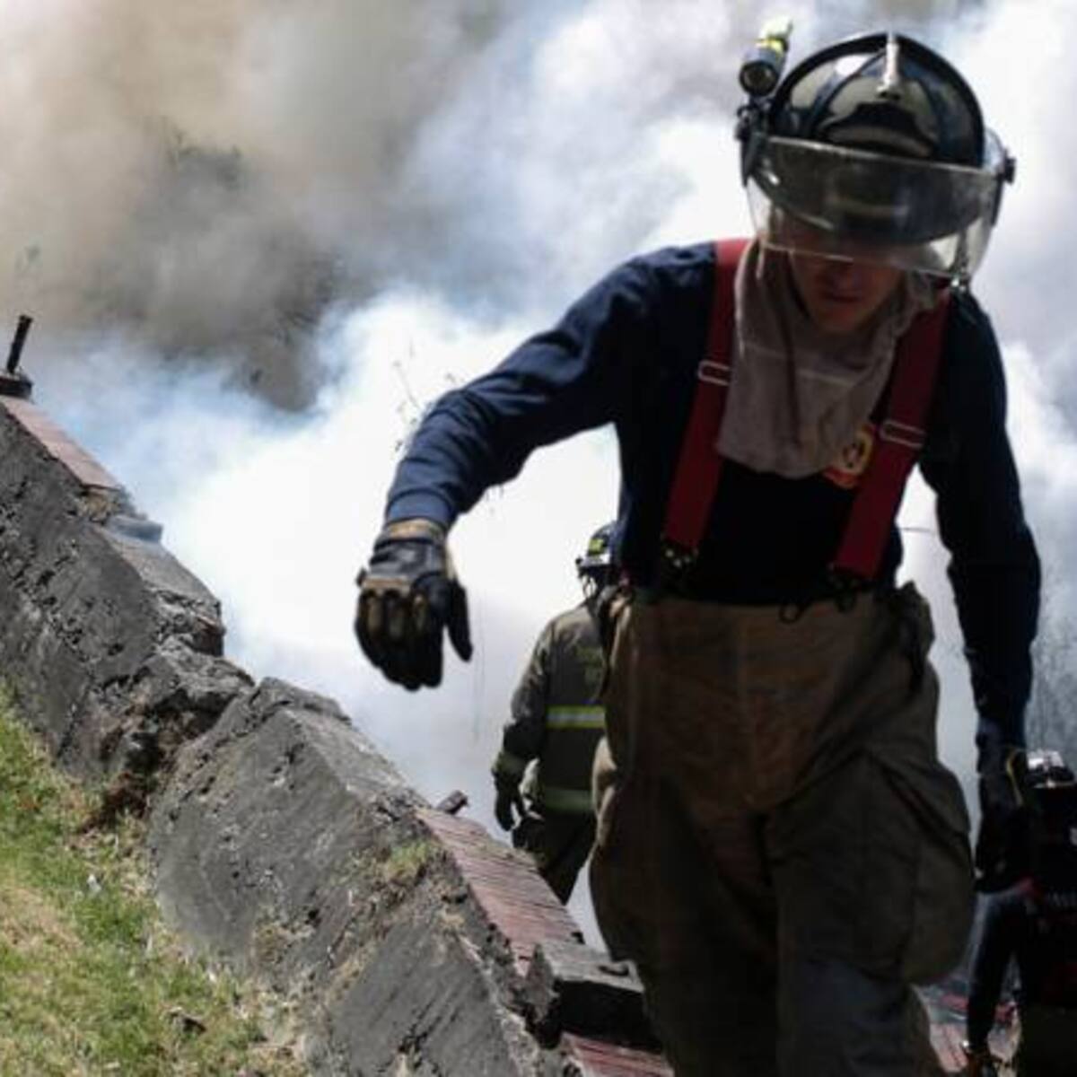Intentan controlar incendio forestal que amenaza a tres municipios en Boyacá
