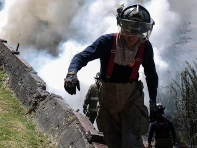 Intentan controlar incendio forestal que amenaza a tres municipios en Boyacá