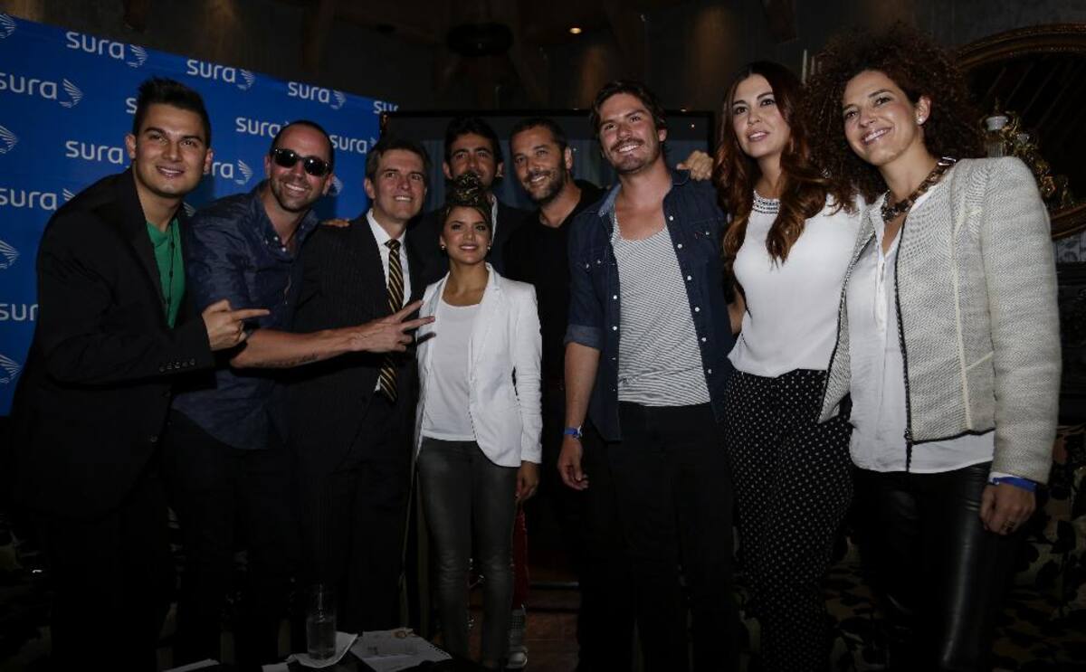 José Gaviria, Ines Gaviria, Adriana Lucía, Lucas Arnau, Alejandro Gonzales y Pipe Bueno son algunos de los artistas que participaron en la canción.