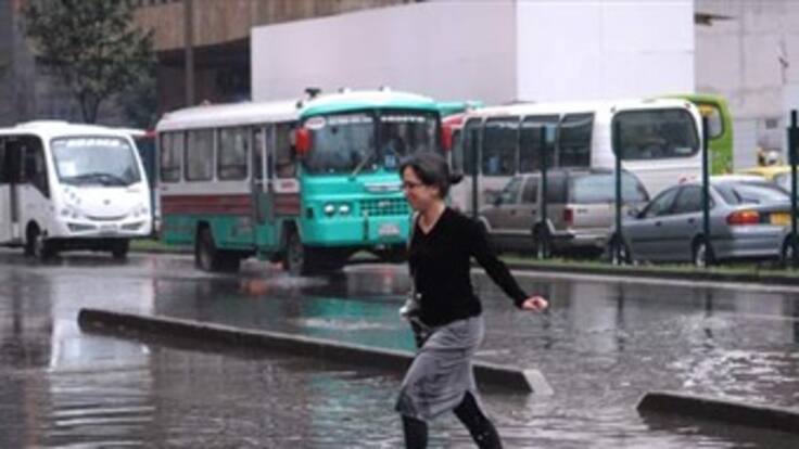 Accidentes y lluvias complican la movilidad en Bogotá