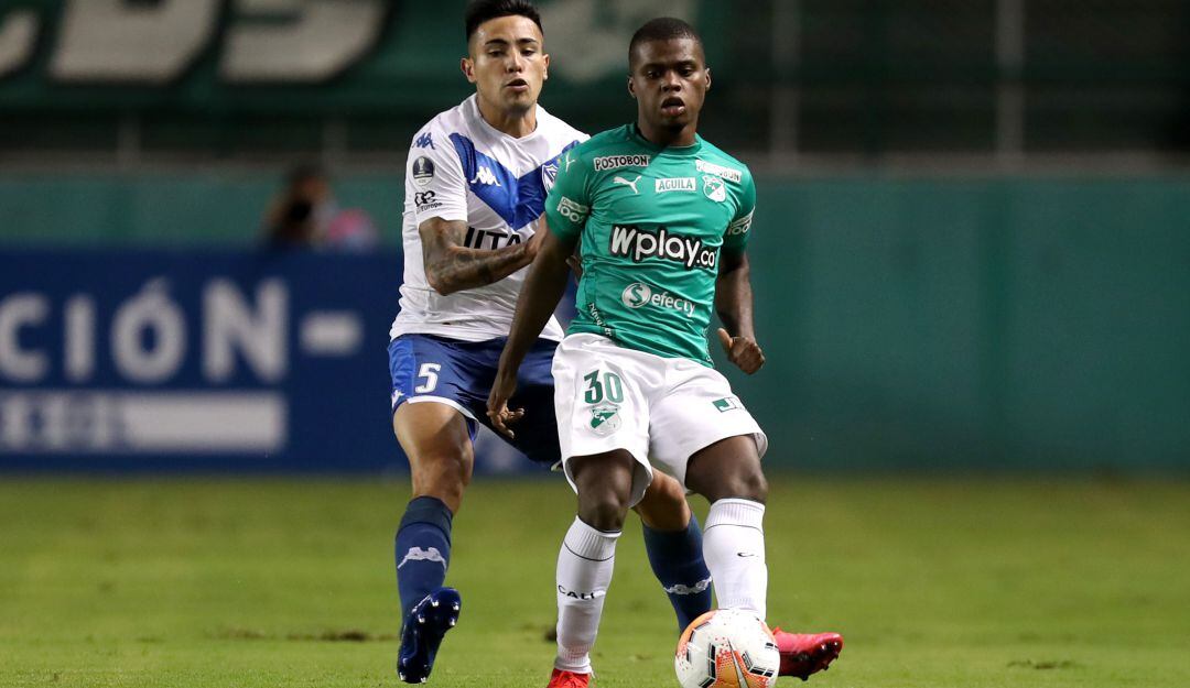Déiber Caicedo durante un partido de la Copa Sudamericana ante Vélez Sarsfield.