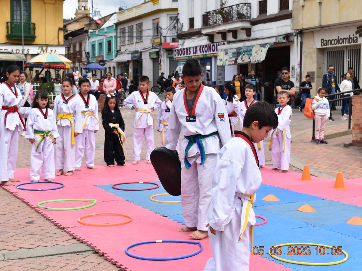 Con alcancías niños de Chiquinquirá reúnen recursos para ir al mundial de Taekwondo