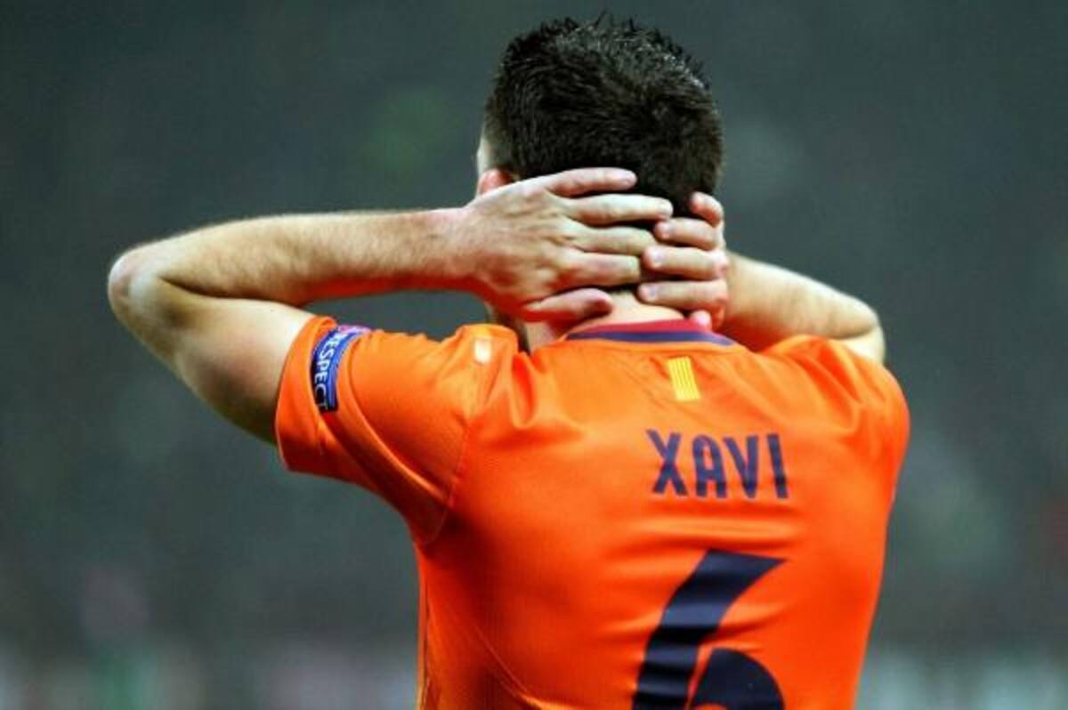 El centrocampista del FC Barcelona, Xavi Hernández, durante el partido de ida de los octavos de final de la Liga de Campeones