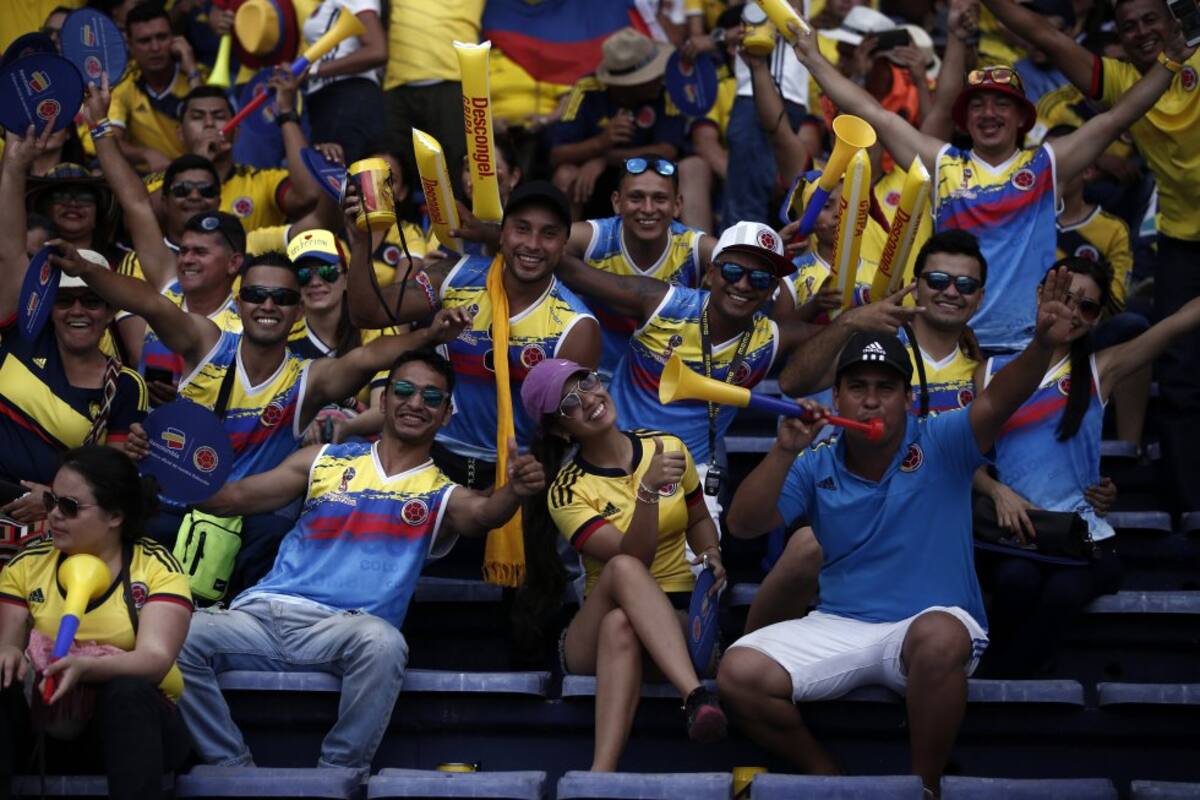 El colorido de los hinchas colombianos ya se toma el Metropolitano.