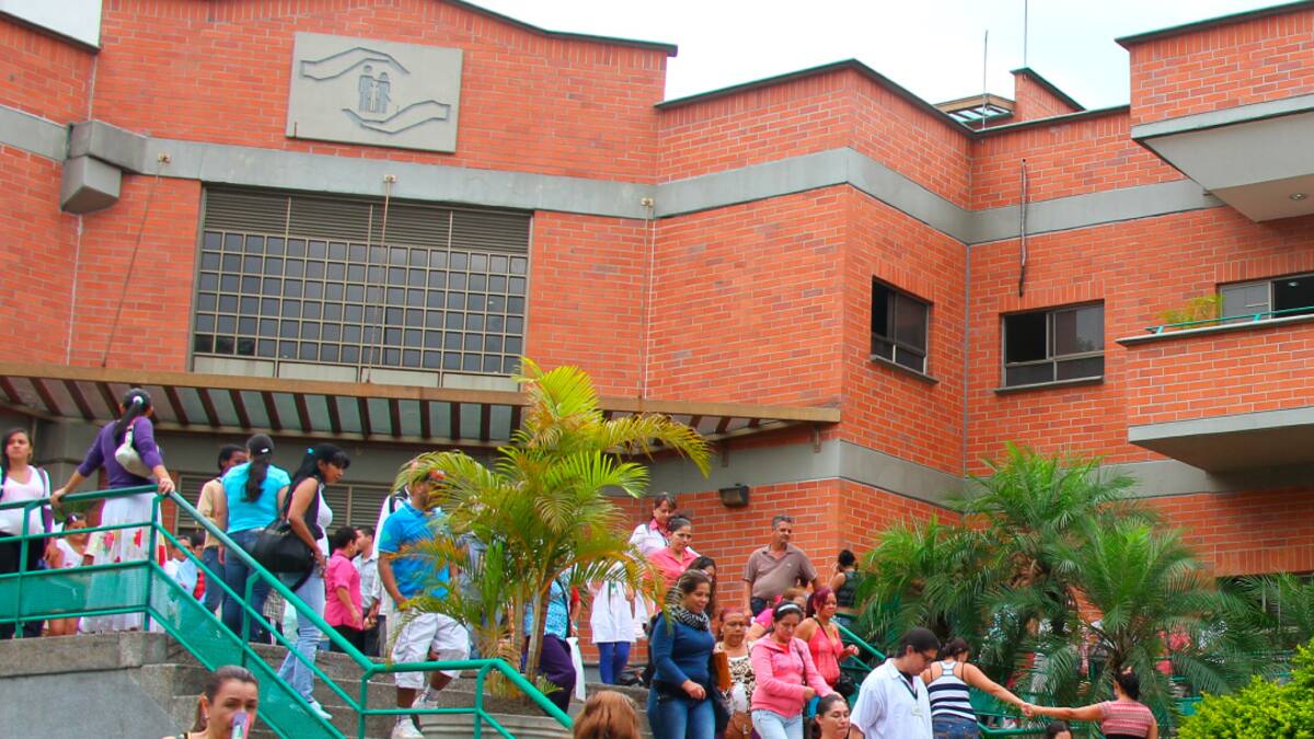 Médicos especialistas de Metrosalud preparan cese de actividades por falta de pagos