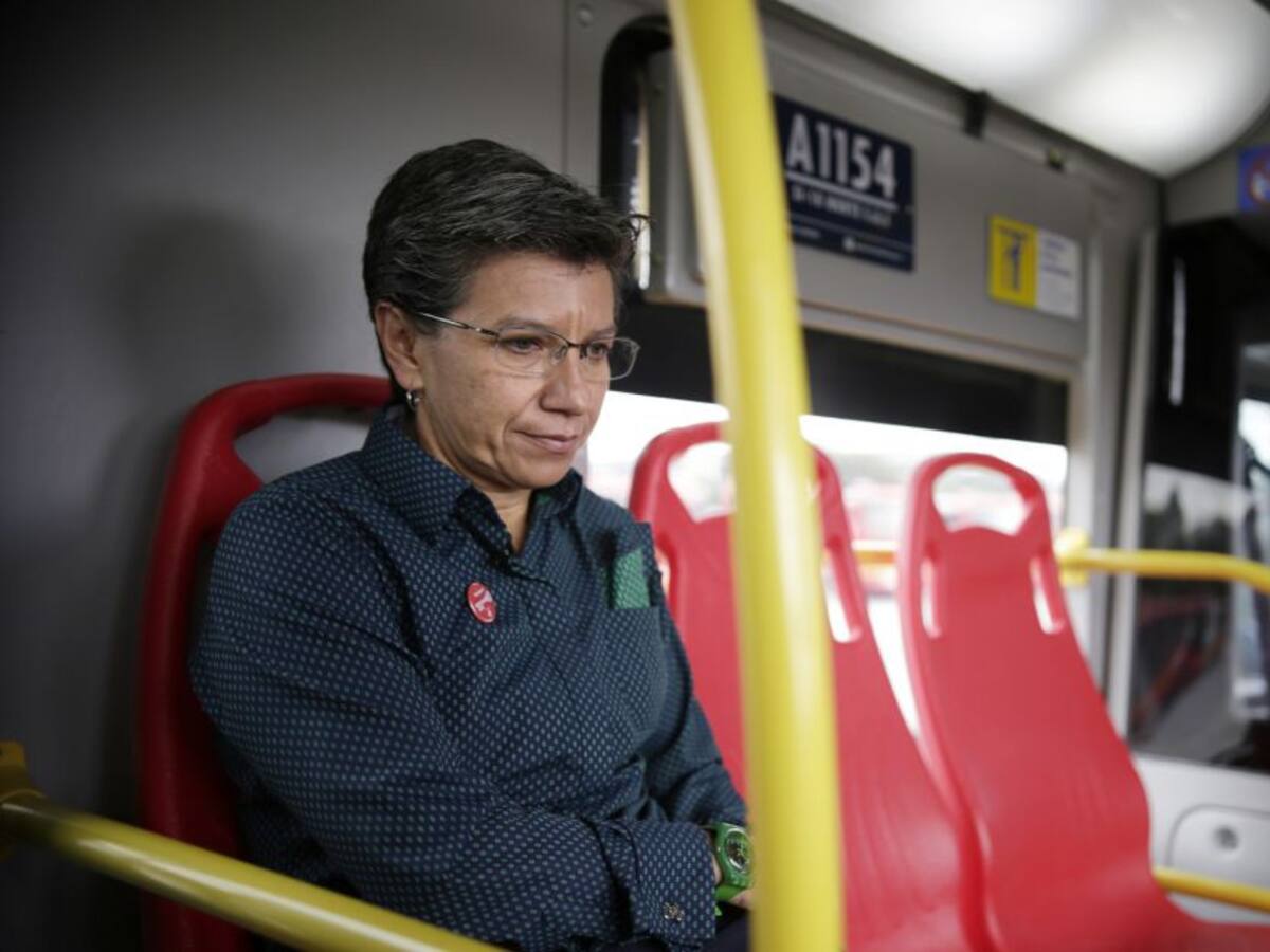 Administración anterior fue la que subió $100 a Transmilenio: Claudia López