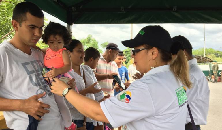 Los gobierno locales cuestionan la falta de personal de migración. 