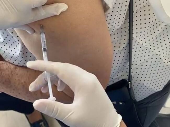 Anunciaron investigación a incidente con vacuna en adulta mayor