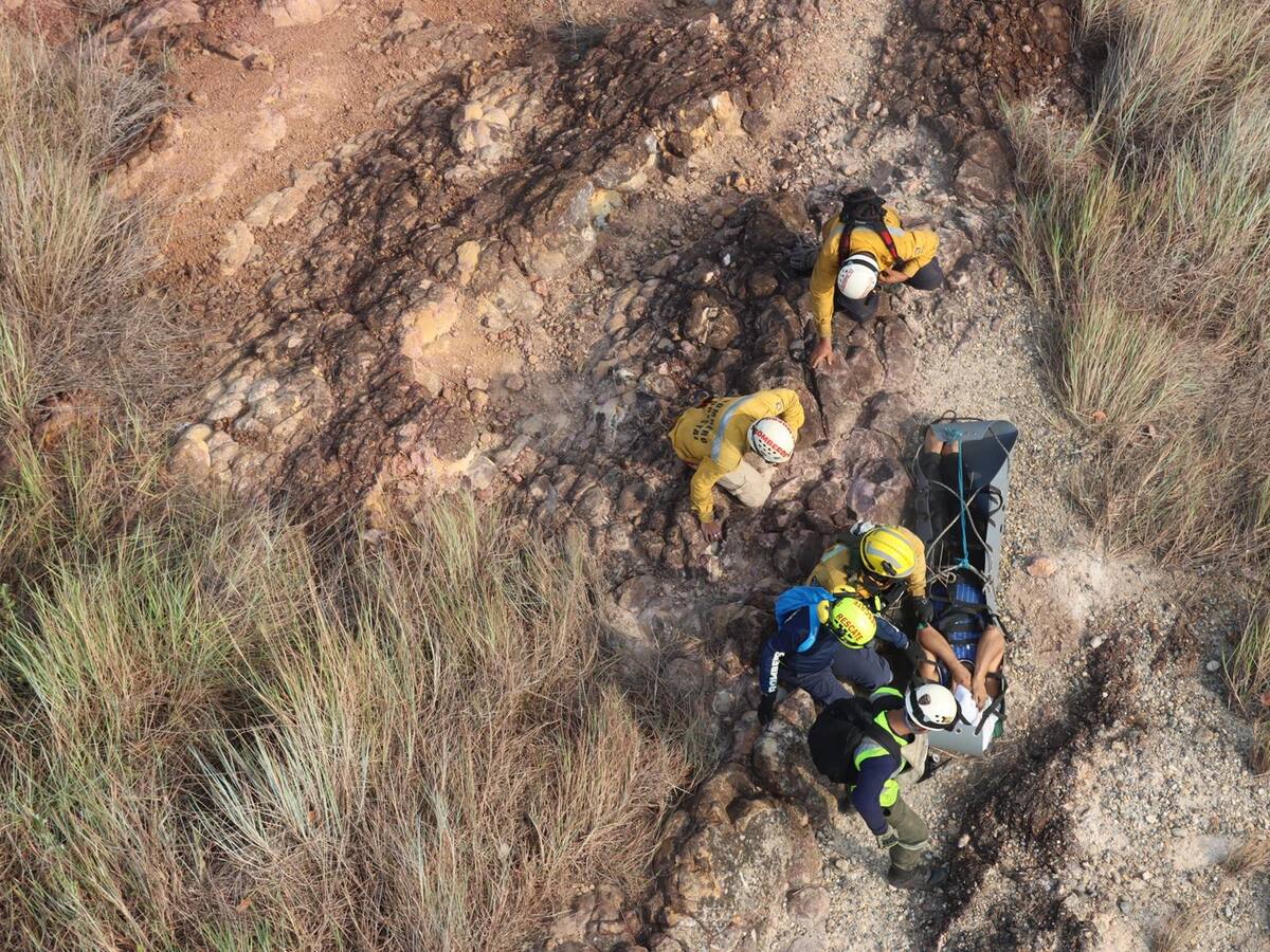 Senderista que cayó a un abismo fue rescatado por la Fuerza Aérea en el Carmen de Apicalá