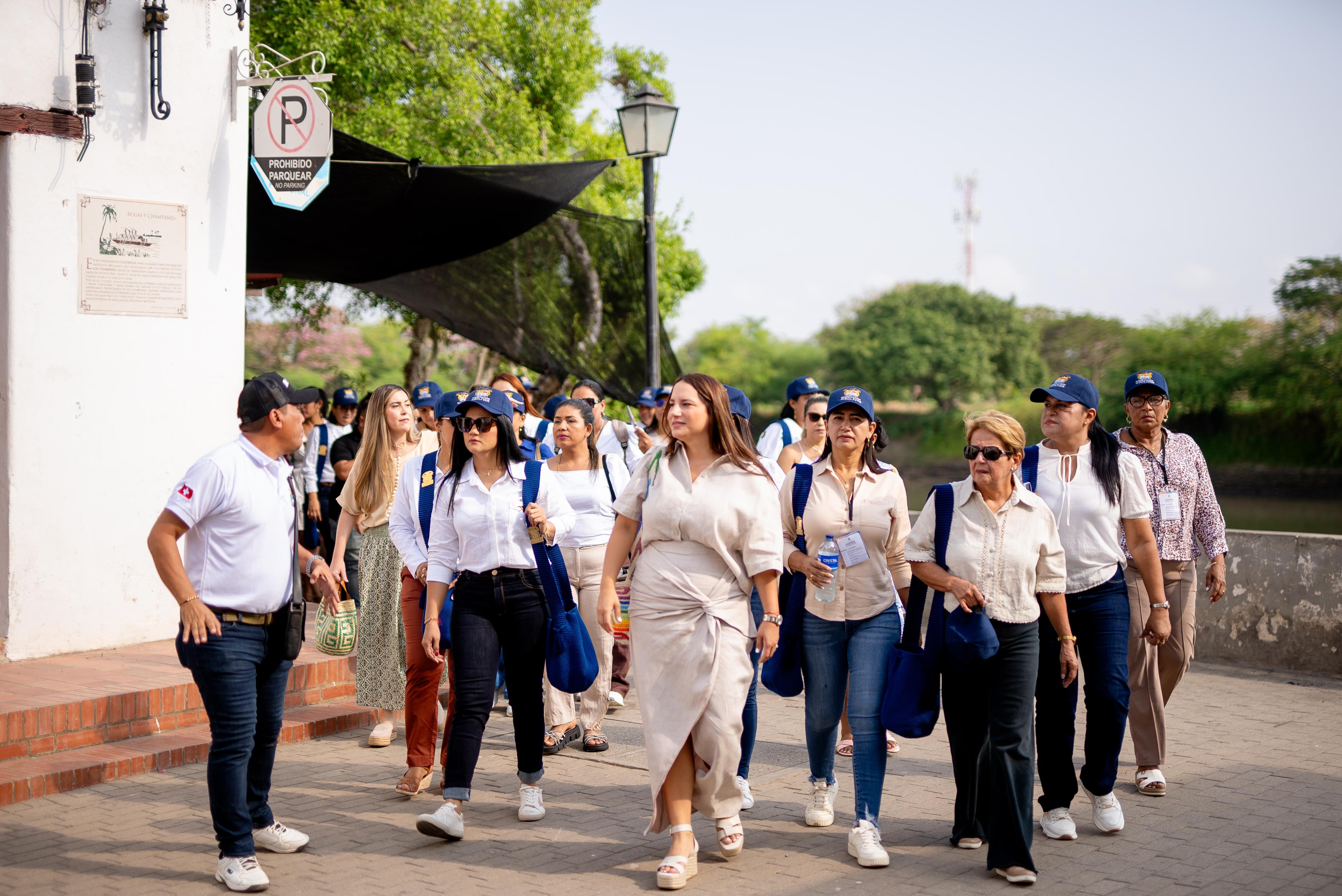 Cumbre de Gestoras y Gestores Sociales de Bolívar culminó con muestra cultural en Mompox