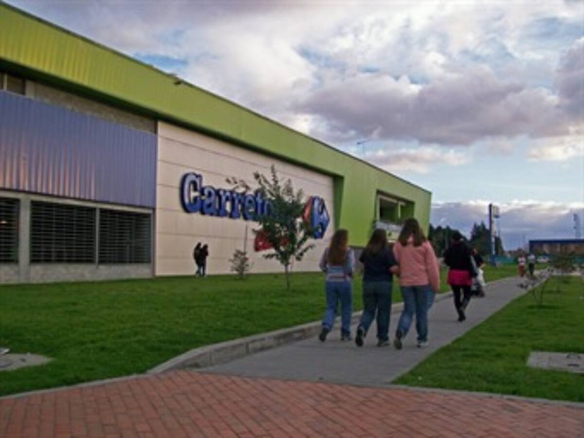 Multinacional chilena compra las tiendas Carrefour en Colombia
