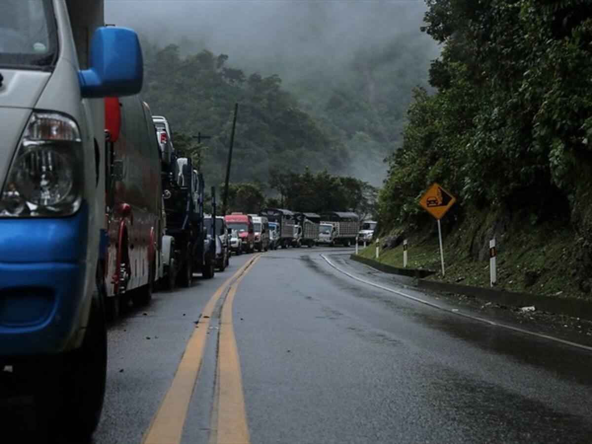 Transportadores de carga rechazan pico y placa ambiental en el Valle de Aburrá