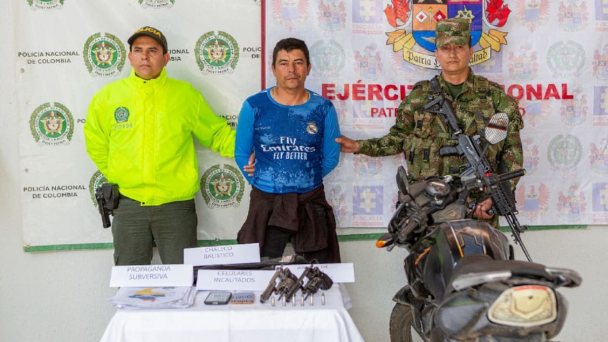 En el Huila fueron capturados dos hombres con propaganda subversiva y armas