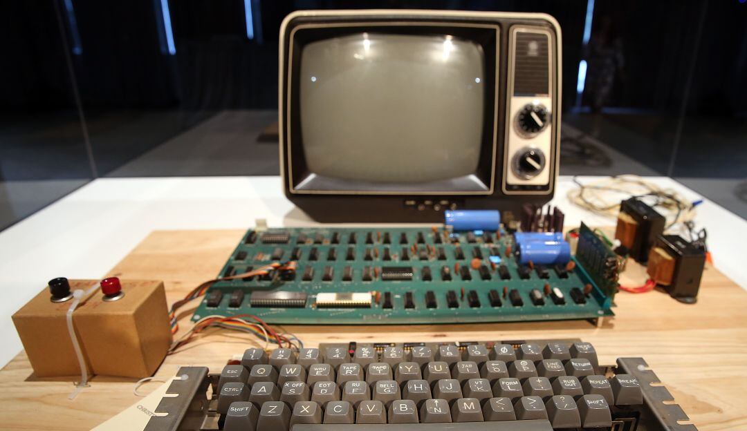 Por más de 400 mil dólares fue comprada en una subasta una Apple 1