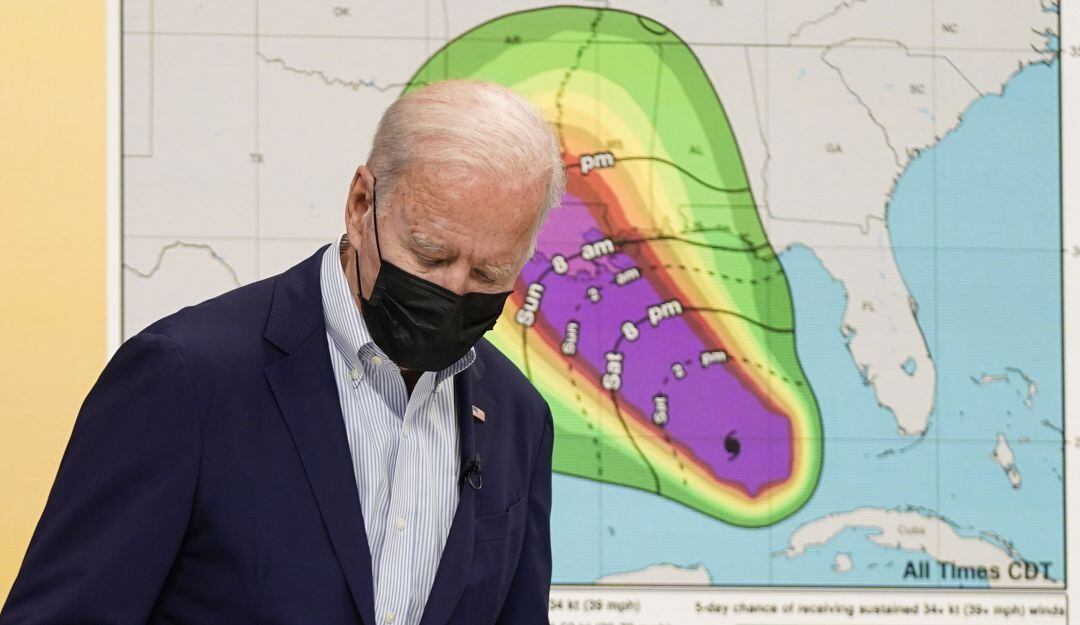Biden monitorea el huracán 