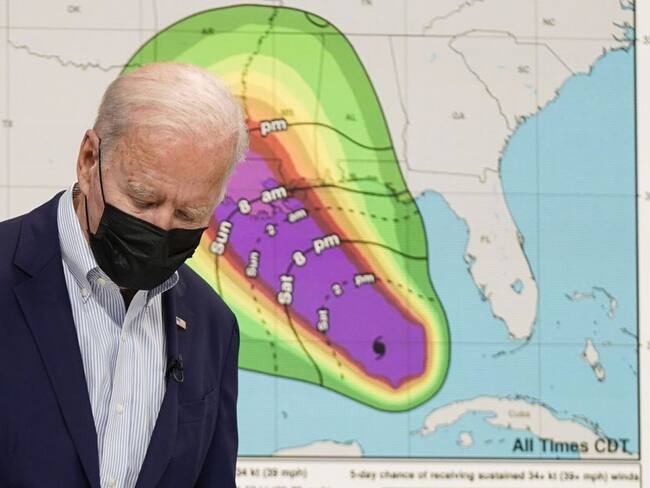 Biden monitorea el huracán 