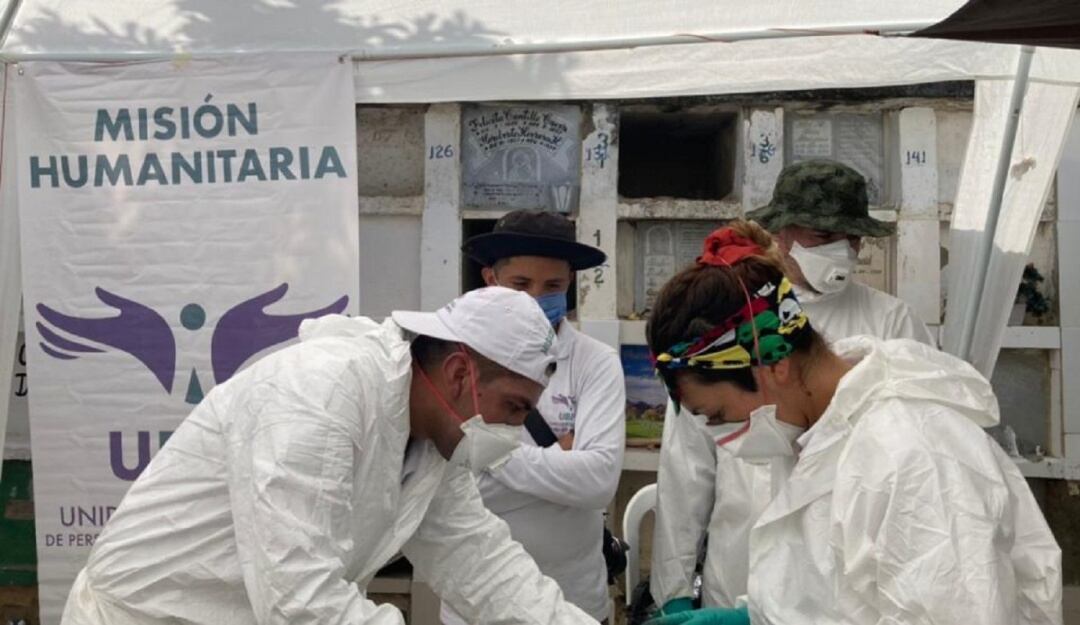 Búsqueda de cuerpos sin identificar. Cortesía: UBPD