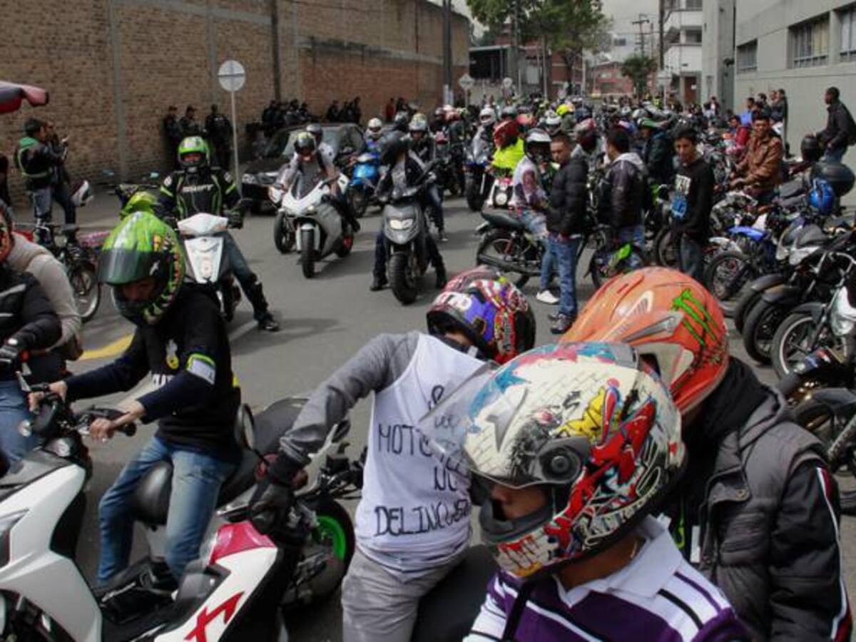 Se mantiene restricción de parrillero hombre en moto en Ibagué