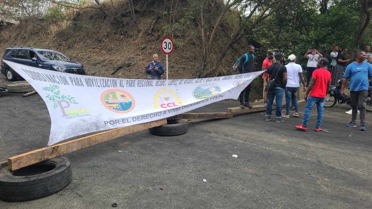 Bloqueo en la vía a Buenaventura por comunidades del departamento del Cauca