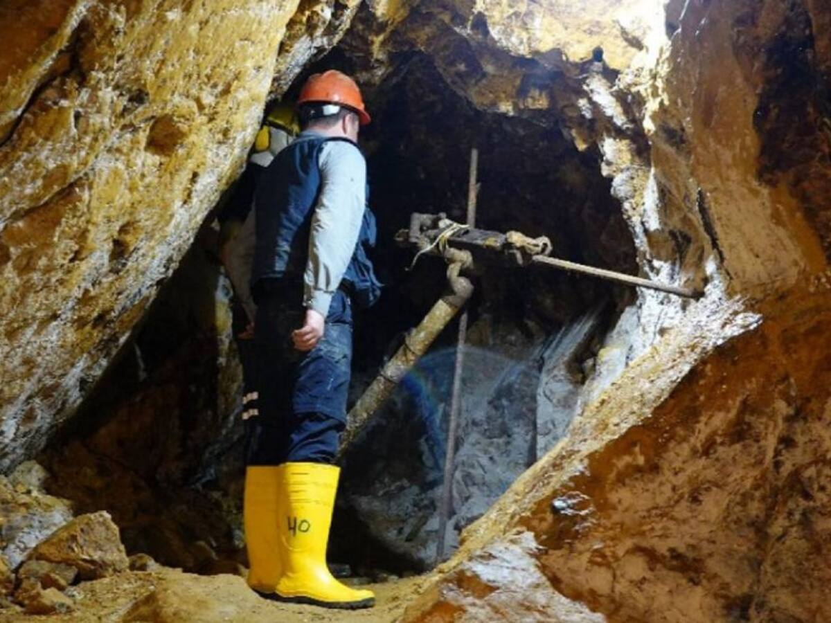 Estudiantes desertan para trabajar como mineros ilegales